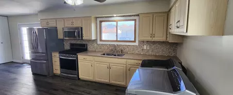 Kitchen - 15219 Hamlin Ave, Midlothian, IL 60445 photo 2 of 3