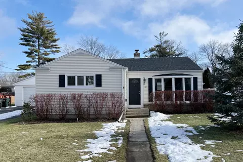131 S Pine St, Palatine, IL 60067