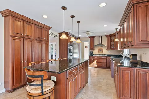 Kitchen - 201 Will Scarlett Ln, Elgin, IL 60120 photo 3 of 4