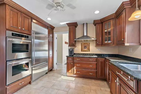 Kitchen - 201 Will Scarlett Ln, Elgin, IL 60120 photo 2 of 4
