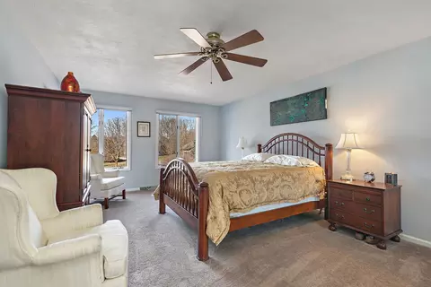 Bedroom - 201 Will Scarlett Ln, Elgin, IL 60120 photo 1 of 4