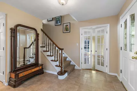 Entry Way - 201 Will Scarlett Ln, Elgin, IL 60120 photo 1 of 2