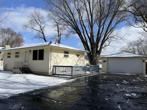 225 Rose Ave, Crystal Lake, IL 60014