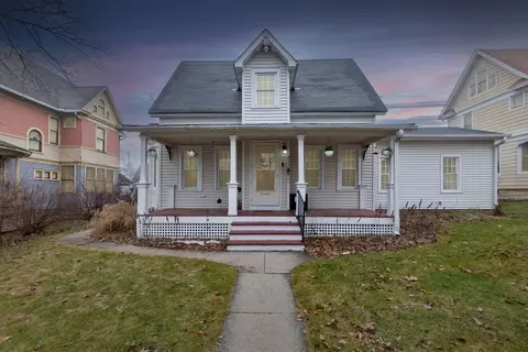 225 N Cedar St, Waterman, IL 60556