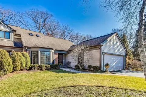 37 Warrington Dr, Lake Bluff, IL 60044