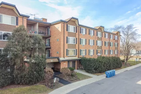 1217 S Old Wilke Rd #204, Arlington Heights, IL 60005