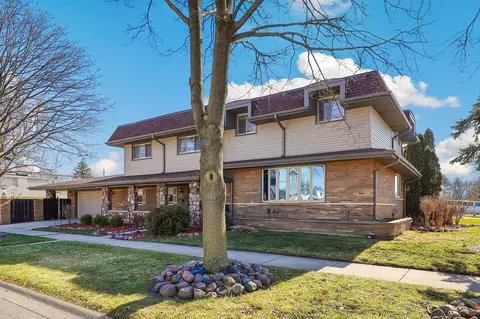 9801 S Kenneth Ave, Oak Lawn, IL 60453