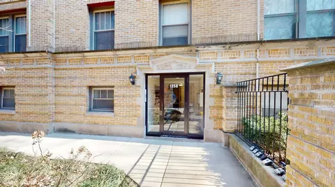 1358 W Greenleaf Ave #3N, Chicago, IL 60626