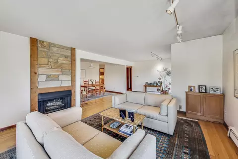 Living - 1333 Maple Ave #3A, Evanston, IL 60201 photo 3 of 5