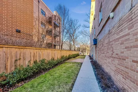 Exterior - 1333 Maple Ave #3A, Evanston, IL 60201 photo 4 of 5