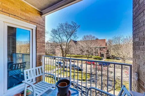 Exterior - 1333 Maple Ave #3A, Evanston, IL 60201 photo 3 of 5
