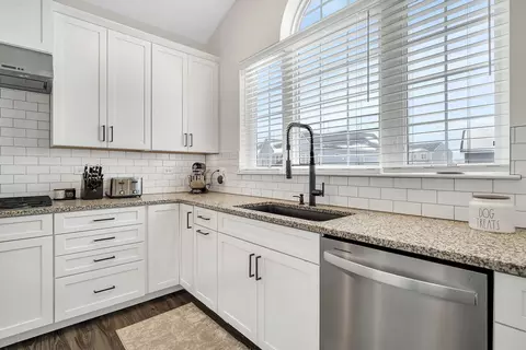 Kitchen - 3624 Harborside Way, Elgin, IL 60124 photo 6 of 7