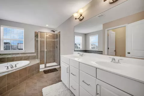 Bath - 3624 Harborside Way, Elgin, IL 60124 photo 2 of 4
