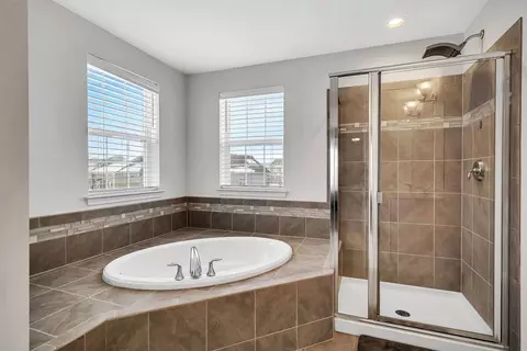 Bath - 3624 Harborside Way, Elgin, IL 60124 photo 3 of 4