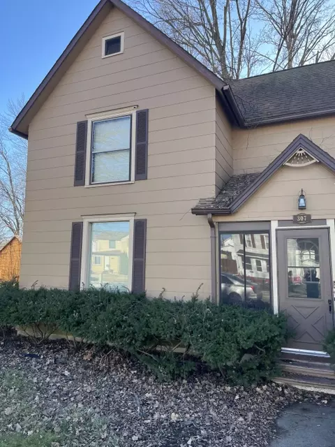 307 W Morris St, Morrison, IL 61270