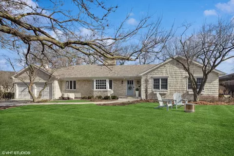 26 Muirwood Dr, Glen Ellyn, IL 60137
