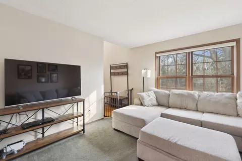 Bedroom - 545 Basil Rd, Lake Bluff, IL 60044 photo 1 of 4