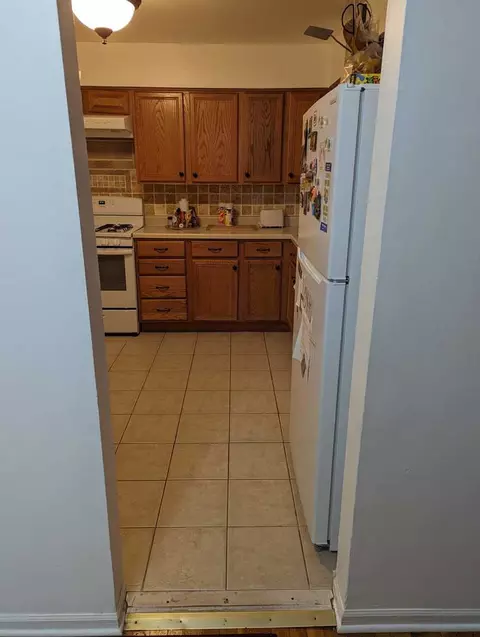 Kitchen - 9518 Dee Rd #1B, Des Plaines, IL 60016 photo 3 of 3