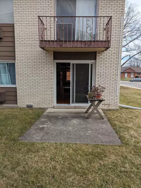 Exterior - 9518 Dee Rd #1B, Des Plaines, IL 60016 photo 2 of 3