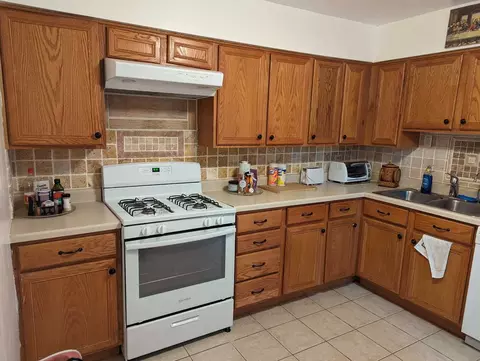 Kitchen - 9518 Dee Rd #1B, Des Plaines, IL 60016 photo 1 of 3