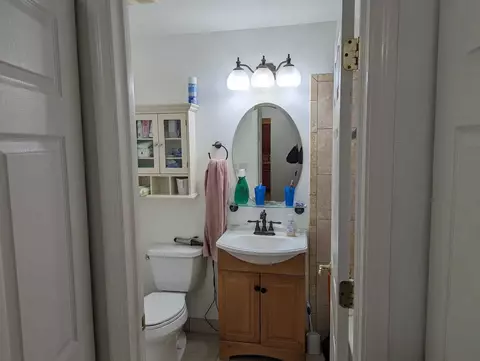 Bath - 9518 Dee Rd #1B, Des Plaines, IL 60016 photo 5 of 5