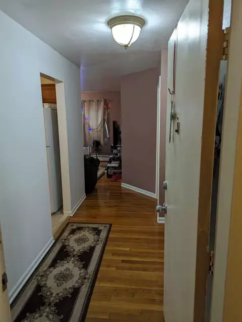 Entry Way - 9518 Dee Rd #1B, Des Plaines, IL 60016 photo 1 of 2