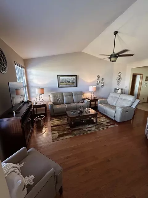 Living - Undisclosed, Mokena, IL 60448 photo 1 of 2
