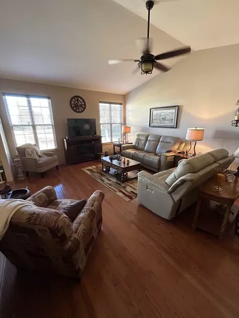 Living - Undisclosed, Mokena, IL 60448 photo 2 of 2