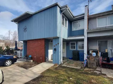 3023 Wakefield Dr #B, Carpentersville, IL 60110