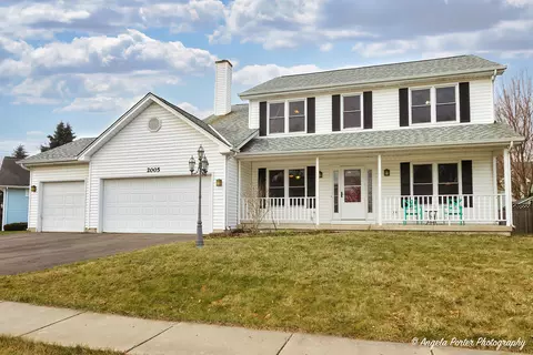 2005 Red Barn Rd, Woodstock, IL 60098
