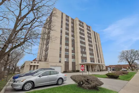 141 N La Grange Rd #1005, La Grange, IL 60525