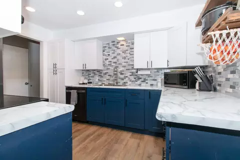 Kitchen - 923 Vale St, Bloomington, IL 61701 photo 3 of 4