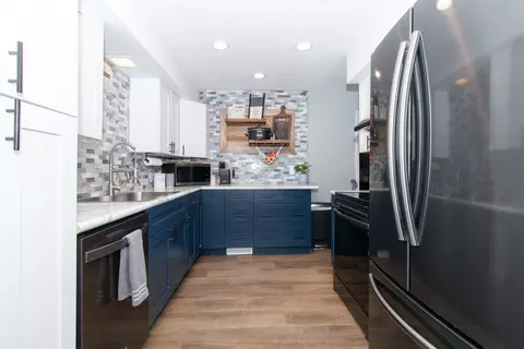 Kitchen - 923 Vale St, Bloomington, IL 61701 photo 1 of 4