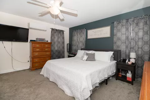 Bedroom - 923 Vale St, Bloomington, IL 61701 photo 3 of 11