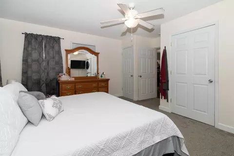 Bedroom - 923 Vale St, Bloomington, IL 61701 photo 4 of 11