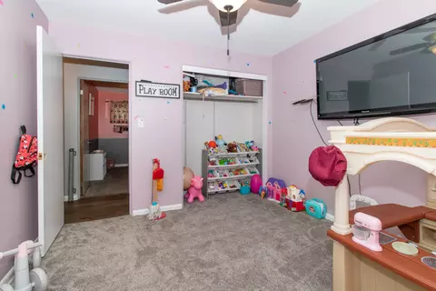 Bedroom - 923 Vale St, Bloomington, IL 61701 photo 8 of 11