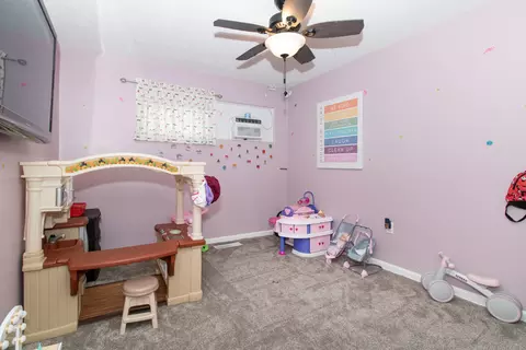 Bedroom - 923 Vale St, Bloomington, IL 61701 photo 7 of 11
