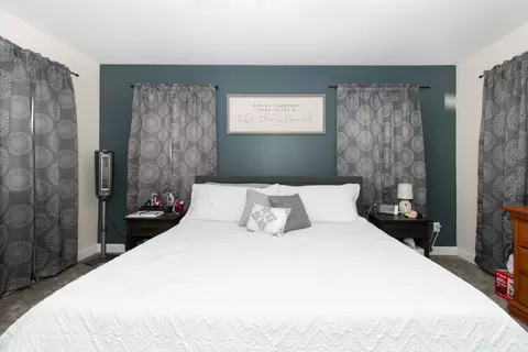Bedroom - 923 Vale St, Bloomington, IL 61701 photo 2 of 11