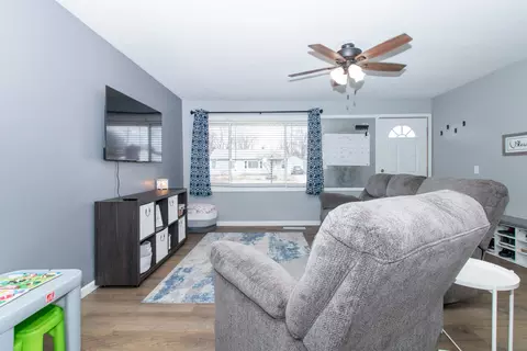 Bedroom - 923 Vale St, Bloomington, IL 61701 photo 1 of 11