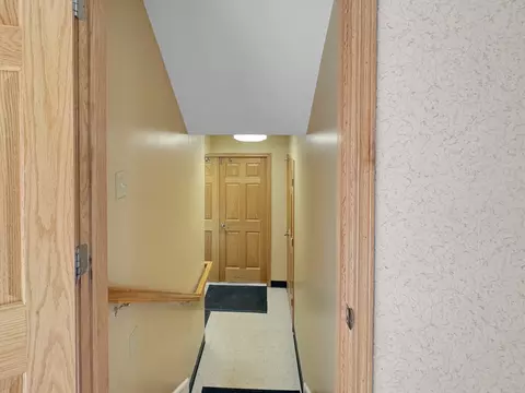 Entry Way - 3320 S Manor Dr, Lansing, IL 60438 photo 3 of 3