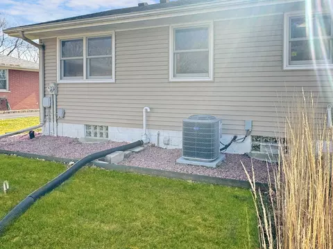 Exterior - 3320 S Manor Dr, Lansing, IL 60438 photo 4 of 10