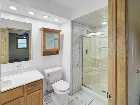 Bath - 3320 S Manor Dr, Lansing, IL 60438 photo 3 of 7