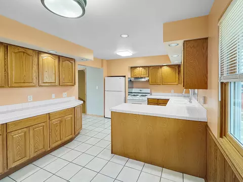 Kitchen - 3320 S Manor Dr, Lansing, IL 60438 photo 3 of 4