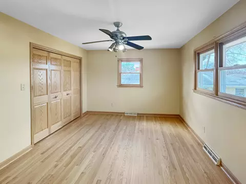 Bedroom - 3320 S Manor Dr, Lansing, IL 60438 photo 1 of 3