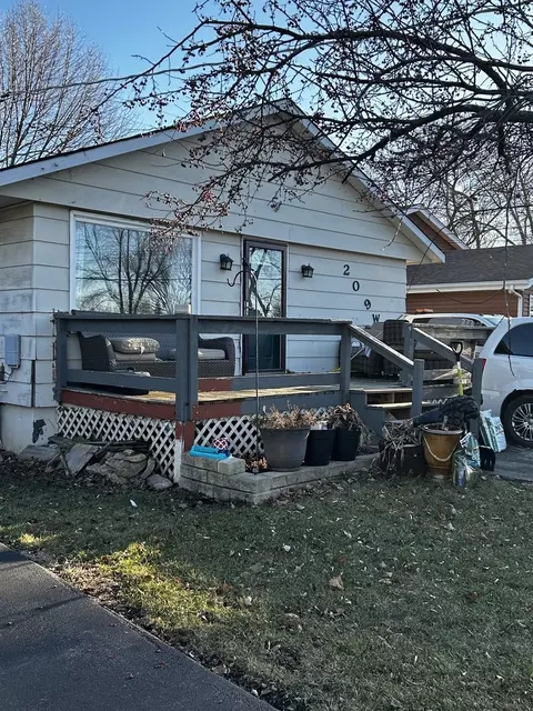 209 W Hawthorne Dr, Round Lake Beach, IL 60073