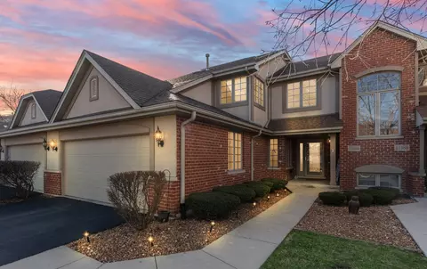 21364 Settlers Pond Dr, Frankfort, IL 60423