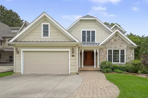 249 Coe Rd, Clarendon Hills, IL 60514