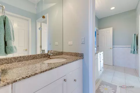 Bath - 3706 Maple Ave, Northbrook, IL 60062 photo 5 of 6