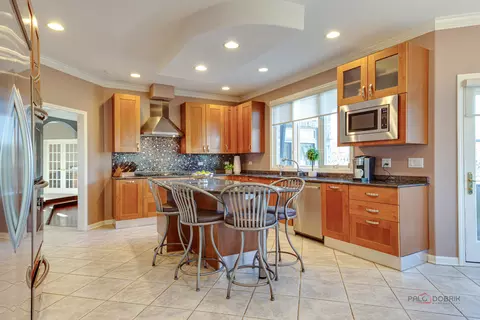 Kitchen - 3706 Maple Ave, Northbrook, IL 60062 photo 2 of 4