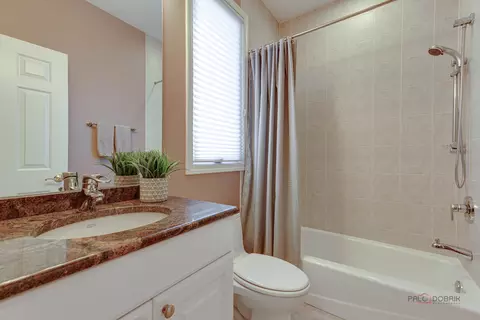 Bath - 3706 Maple Ave, Northbrook, IL 60062 photo 2 of 6